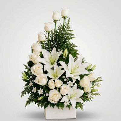Arreglo de Condolencias con Rosas y Lirios Blancos