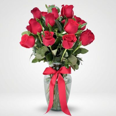 florero de rosas rojas 