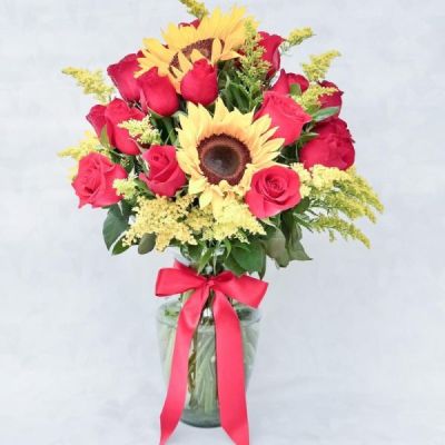 Florero de Rosas Rojas, Rosas Amarillas y Girasoles | Arreglo Floral Exótico en Panamá