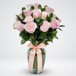 FLORERO DE 24 ROSAS ROSADAS A DOMICILIO 
