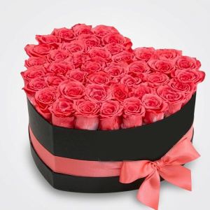 caja en forma de corazon con 24 rosas y envio a domicilio