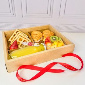 desayunos sorpresa con waffle, sandwich, fruta o parfait y jugo 