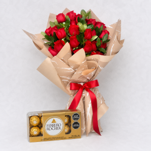 BOUQUET DE ROSA Y FERRERO