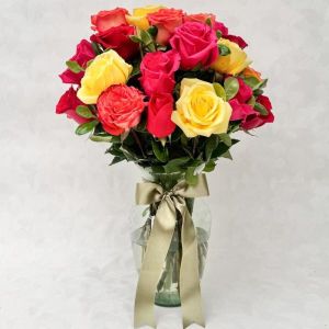 FLORERO DE 24 ROSAS A DOMICILIO 