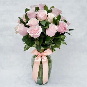 FLORERO DE 24 ROSAS ROSADAS A DOMICILIO 
